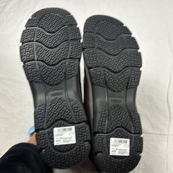 Men's Clarks Walpath Low in Brown Leather Waerproof Boots - Picture 6 of 7